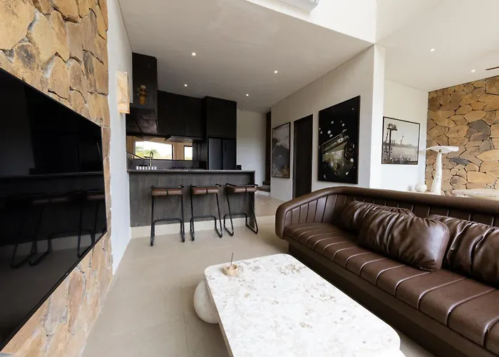 Slim Summer House - Bingin, Villa